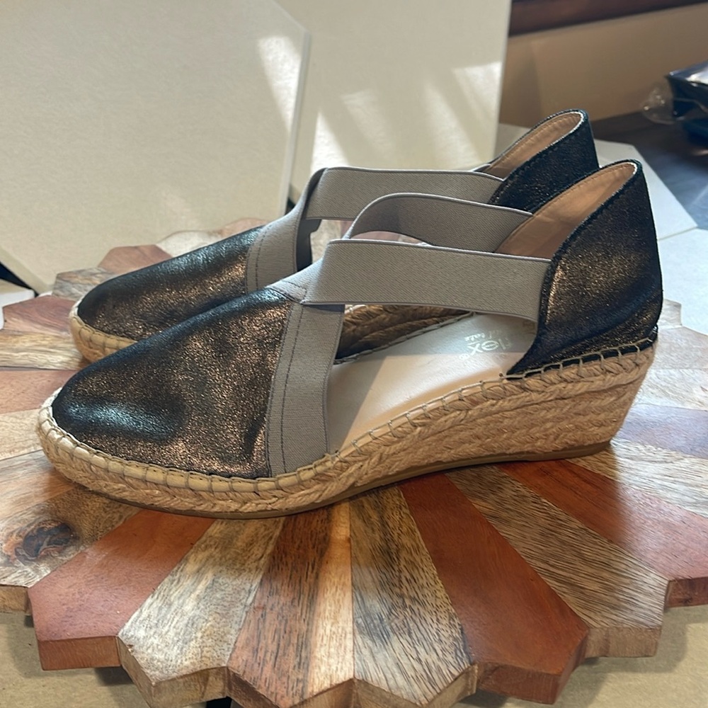 Napa Flex by David Espadrille wedge sandals size 40